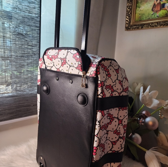 Hello Kitty Duffel Bag Carry On 18" new - Picture 8 of 8